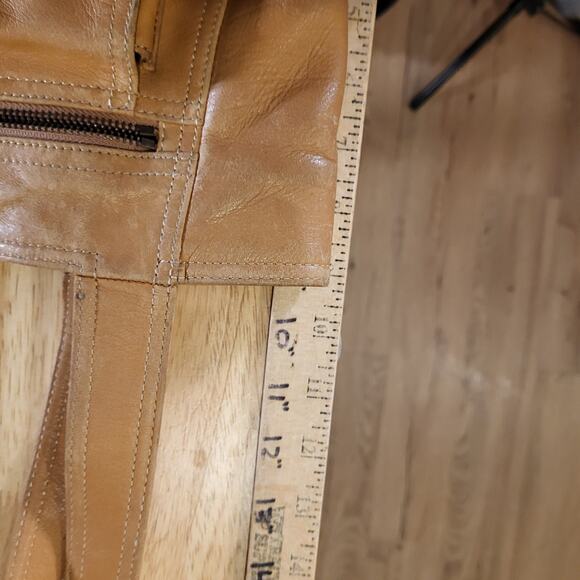 Fossil 100% Leather Tan Shoulder Bag Pockets 13" x 9" - Picture 10 of 11